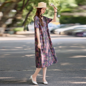 现货，，复古减龄碎花连衣裙女装2025年新款夏季气质收腰棉麻裙子图片