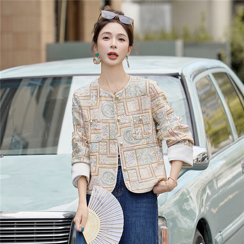 新中式重工刺绣短外套女2026春秋新款小香风亮片宽松汉服上衣,女装短外套,众宇琦