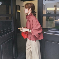 现货26春款安克拉红搭翻领风衣2C293-S2028-P135-K198，女装风衣，2C293