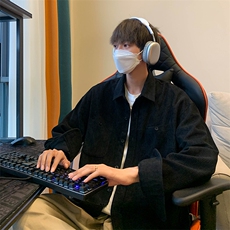 黑色