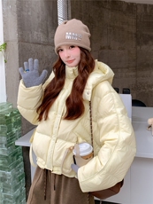现货新款独特超好看短款羽绒服女款冬季连帽面包服小个子羽绒外套，女装羽绒服，网红馆