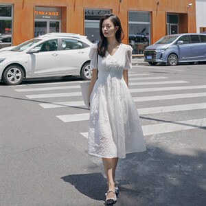 蓝色中长款2025新款收腰短袖连衣裙夏季过膝v领气质显瘦a字裙子女图片