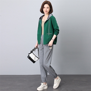 连帽刺绣卫衣外套女短款2024新款春秋季妈妈装宽松休闲图片