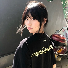 黑色