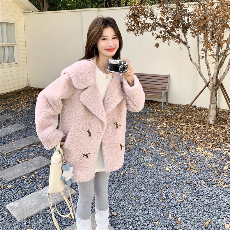 粉色温柔风大翻领羊羔毛外套女2025冬季新款减龄保暖皮毛一体棉服，女装皮草，2C159