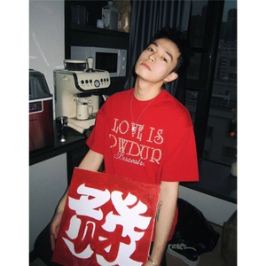 Q124/P52 高质量 美式复古小众设计感珍珠红色T恤男女短袖情侣2图片