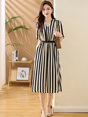 条纹连衣裙女2025年夏季新款高级感法式气质收腰显瘦短袖雪纺裙子，女装连衣裙，多彩