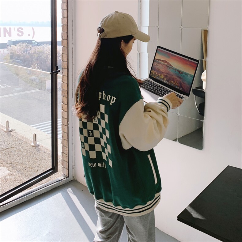 主推现货休闲拼色棒球服时尚印花短外套,女装短外套,菡迪欧娜