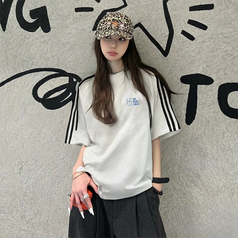 抖音得物高品质二开240克宽松纯棉美式潮牌三条杠织带短袖T恤图片