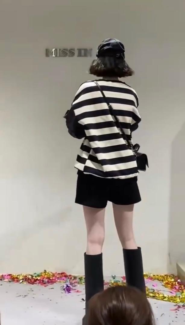 2022春款现货韩版花边袖爱心条纹卫衣,女装卫衣/绒衫,L·H·X