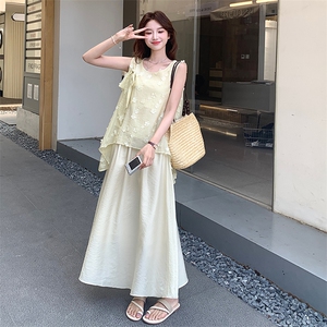 设计感无袖背心套装女2025夏季新款时尚立体花朵上衣半身裙两件套图片