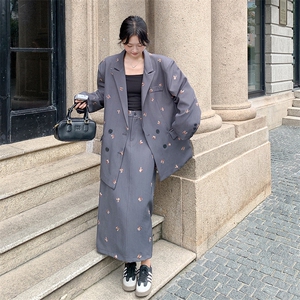 小众设计穿搭灰色西装外套配半身裙女春秋超火好看高级通勤风套装图片