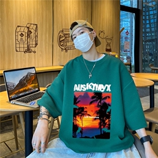 墨绿色