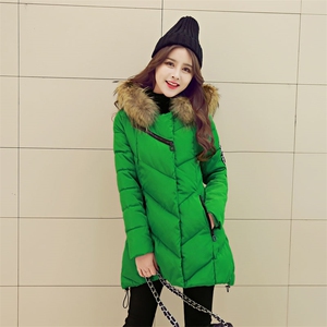 时尚保暖女士棉服 绿色长款羽绒服 冬季新款加厚外套 修身显瘦大毛领设计 百搭潮流女装图片