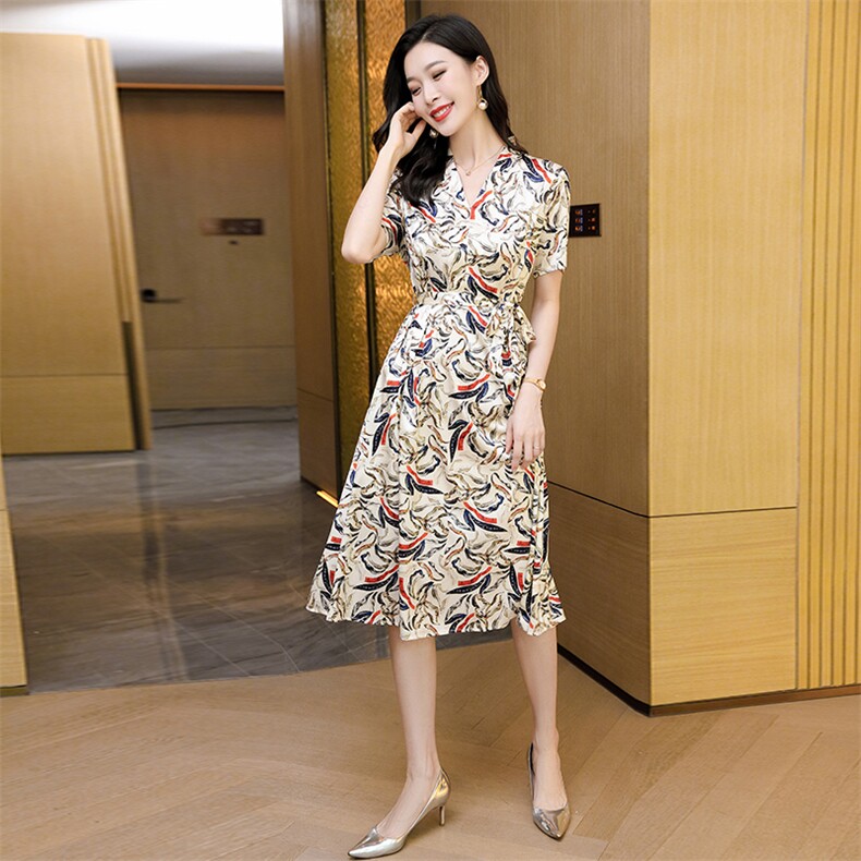 杭州重磅真丝连衣裙女高端缎面桑蚕丝小个子2025新款夏季妈妈大牌图片