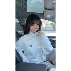 白灰色