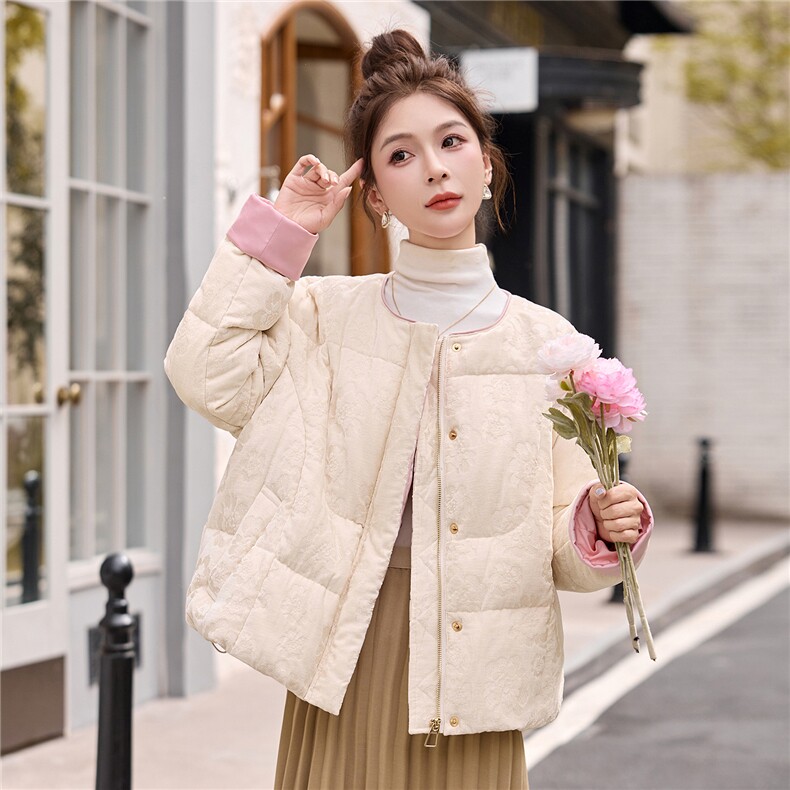 时尚提花新中式羽绒服女短款2025新款90%白鸭绒外套,女装羽绒服,姿衣坊