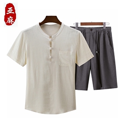 白色上衣+深灰短裤