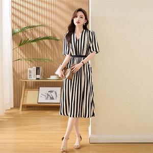 条纹连衣裙女2025年夏季新款高级感法式气质收腰显瘦短袖雪纺裙子，女装连衣裙，多彩