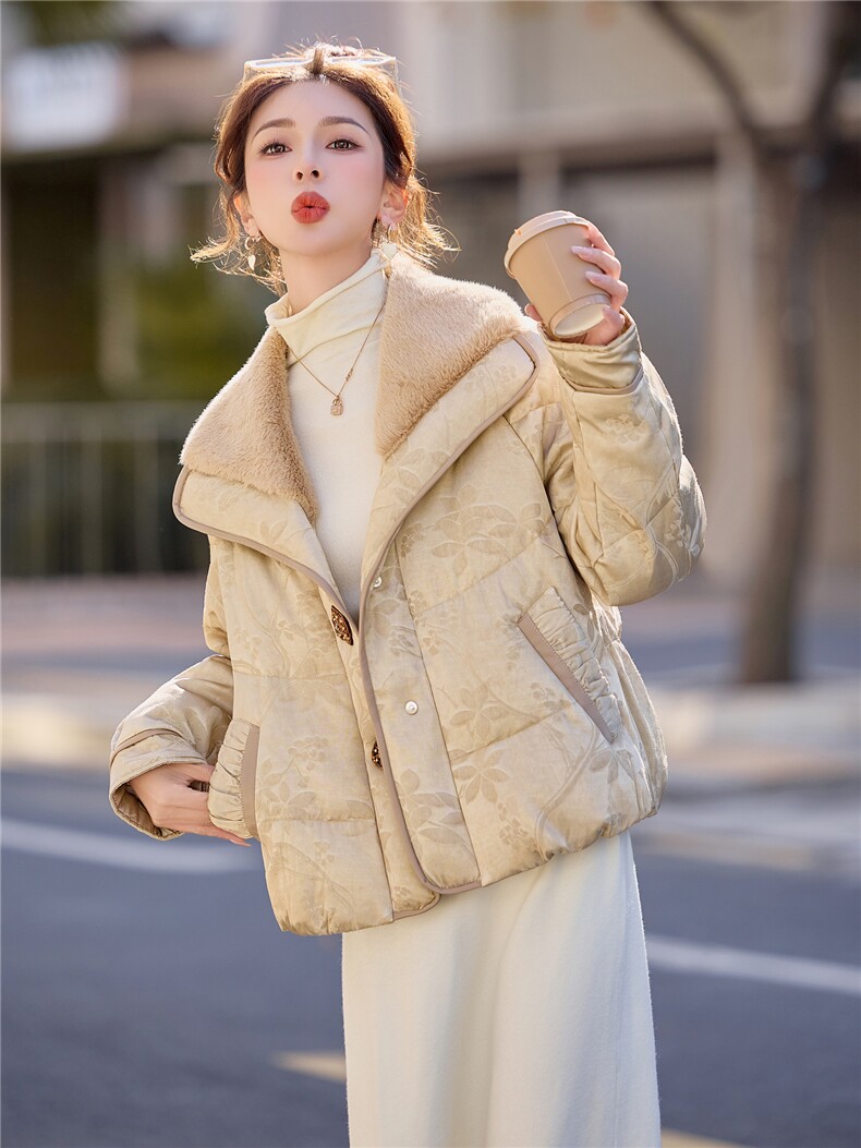 2025年冬季毛绒大翻领新中式短款90白鸭绒羽绒服外套,女装羽绒服,简韵佳