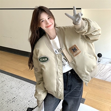 浅卡其色贴标棒球羽绒服女冬季2025新款高级感白鸭绒工装夹克外套，女装羽绒服，2C170