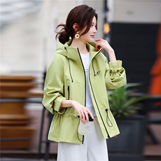 新款简约休闲优雅时尚具有设计感女士连帽外套冲锋衣，女装短外套，鑫源服饰