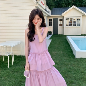 温柔系穿搭粉色吊带上衣套装女夏新款时尚洋气半身裙两件套连衣裙图片