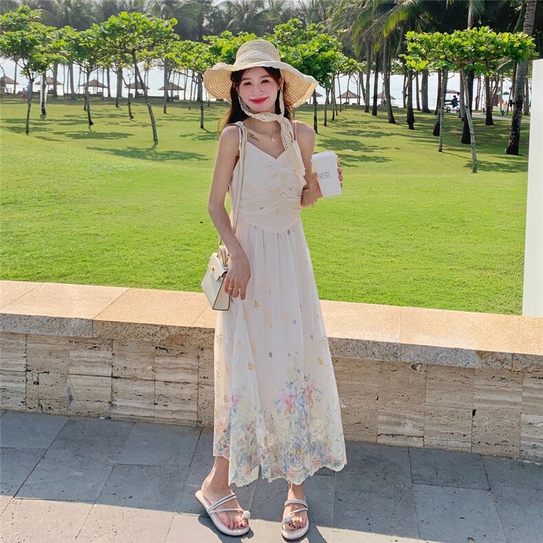 多巴胺绝美碎花细吊带连衣裙女2025夏季新款法式温柔风度假裙子,女装连衣裙,2D078