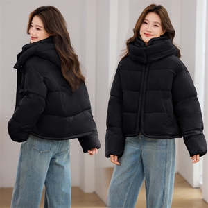白色潮流气质减龄短款连帽棉服外套女2025年冬季新款加厚保暖棉衣,宽松衣服要搭配什么外套图片
