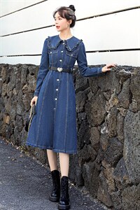 牛仔连衣裙女2022春新款时尚设计感收腰显瘦娃娃领减龄中长款裙子图片