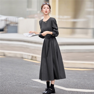 独特漂亮针织斗篷披肩连衣裙女2026春秋新款收腰显瘦减龄气质长裙图片