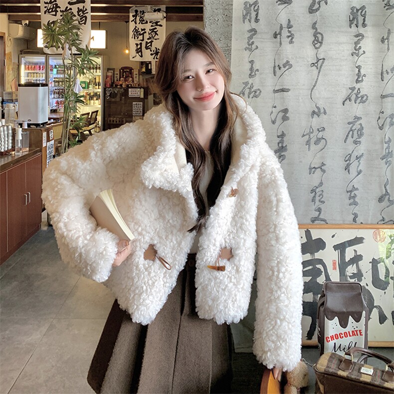 米色时尚连帽羊羔毛外套女冬新款小个子保暖加厚韩系短款皮毛一体,女装羊羔毛/颗粒绒,维壹