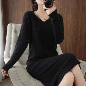 优雅气质长款连衣裙女秋冬新款简约V领修身显瘦针织毛衣裙图片