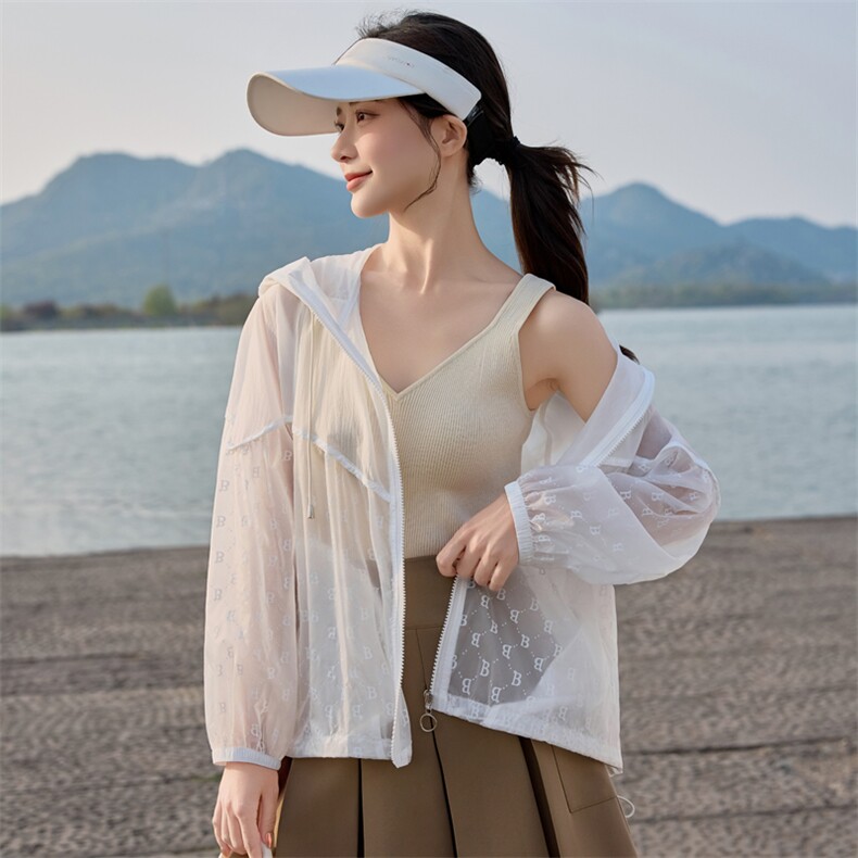 浅卡其色轻薄防晒衣女短款2025夏季新款连帽宽松户外透气长袖外套,女装防晒衣,悦祺