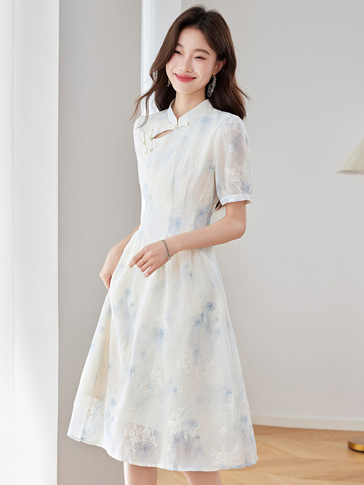 新中式国风刺绣连衣裙女2025夏季新款小个子修身气质改良旗袍裙子,女装连衣裙,美沁