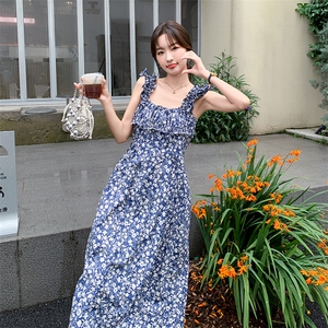 蓝色碎花无袖吊带连衣裙女夏2025新款流行绝美超火度假风少女感图片
