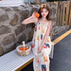 米白色拼色印花吊带连衣裙女夏季2025新款度假小香风气质宽松裙子图片
