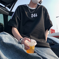 黑色