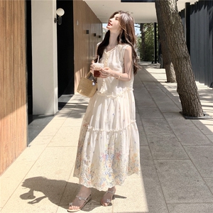 复古法式甜美浪漫风减龄印花连衣裙夏季2025时尚流苏绑带领口长裙图片