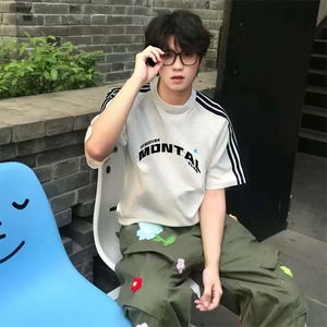 抖音得物品质二开240克宽松纯棉美式潮牌印花三条杠中性风短袖T恤图片