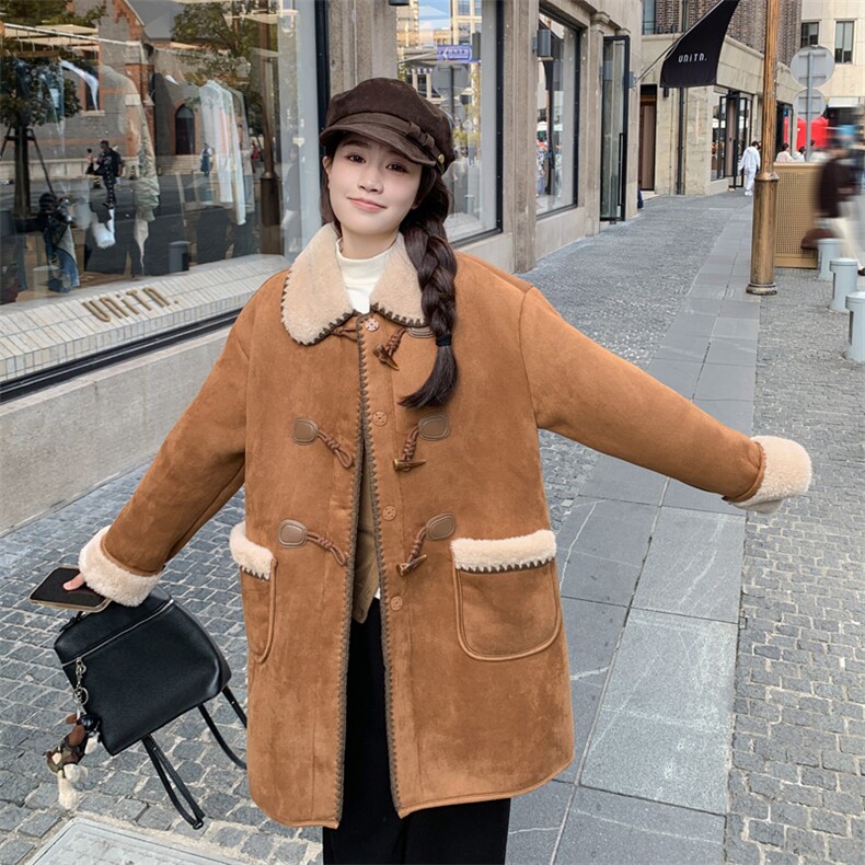中长款皮毛一体外套女小个子2024冬新款甜美设计感翻领羊羔毛大衣,女装毛呢外套,帛香坊