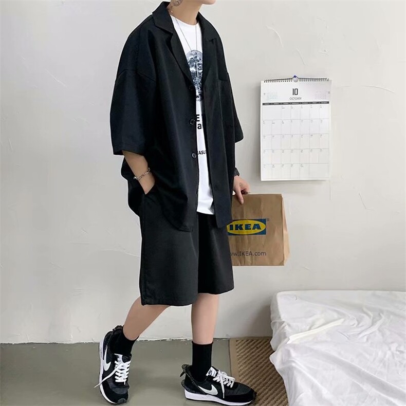 黑色