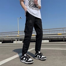 黑色