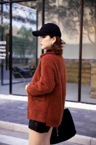 皮毛一体，羽绒服，羽绒马甲，女装羽绒服，依人久久