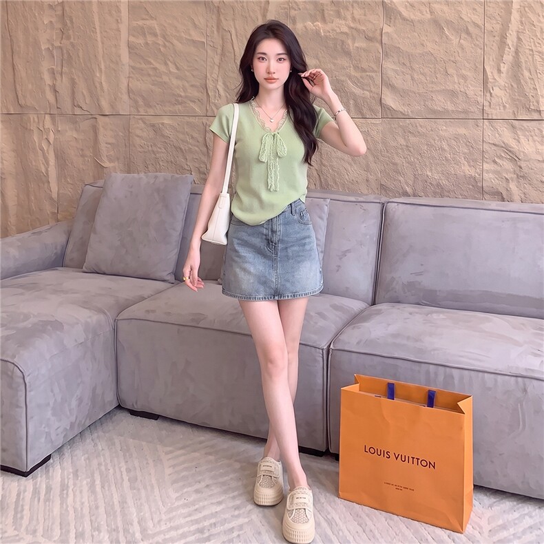 女夏新款时尚套装裙气质显瘦蕾丝拼接蝴蝶结针织衫牛仔短裙两件套图片