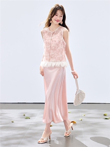 夏季新款现货！2026温柔风重工立体花卉马甲+珍珠吊带长裙套装女图片