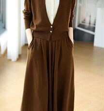 2024年秋季时尚潮流长袖V领假两件开衫包芯纱两件套，女装套装/套裙，丽特绒