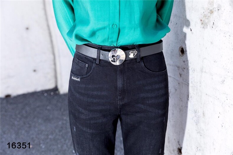 牛仔薄绒款，大量上货，一直卖到冬天的，其它，都市米兰