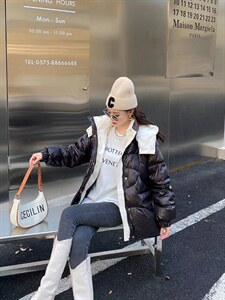 撞色羽绒服图片