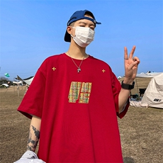 酒红色
